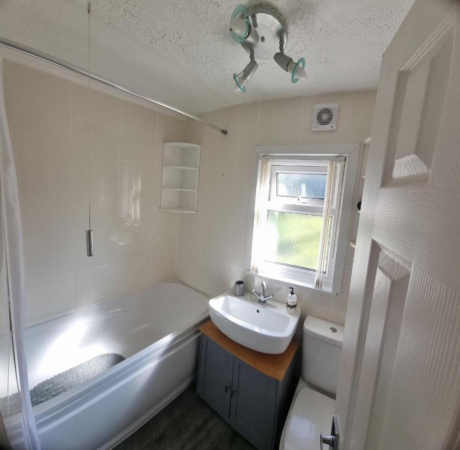 Watkin - Snowdon Cabins - Cozy Chalet - Glan Gwna, Caernarfon Caeathro Exterior photo